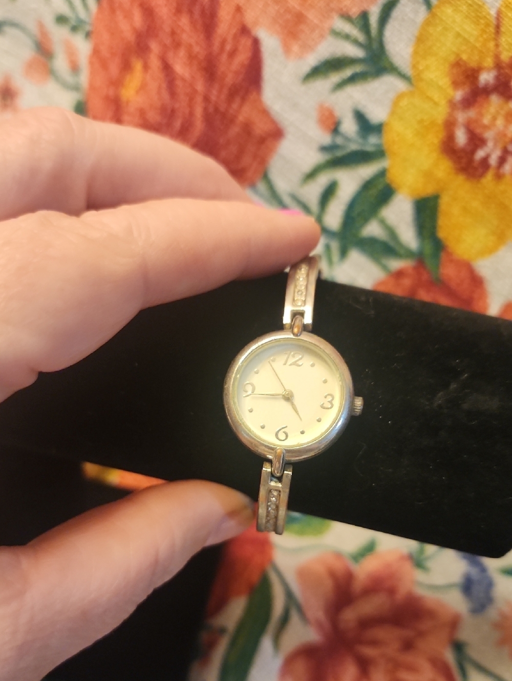 Classic Women's Silver-Tone Bracelet Watch - Cream Dial